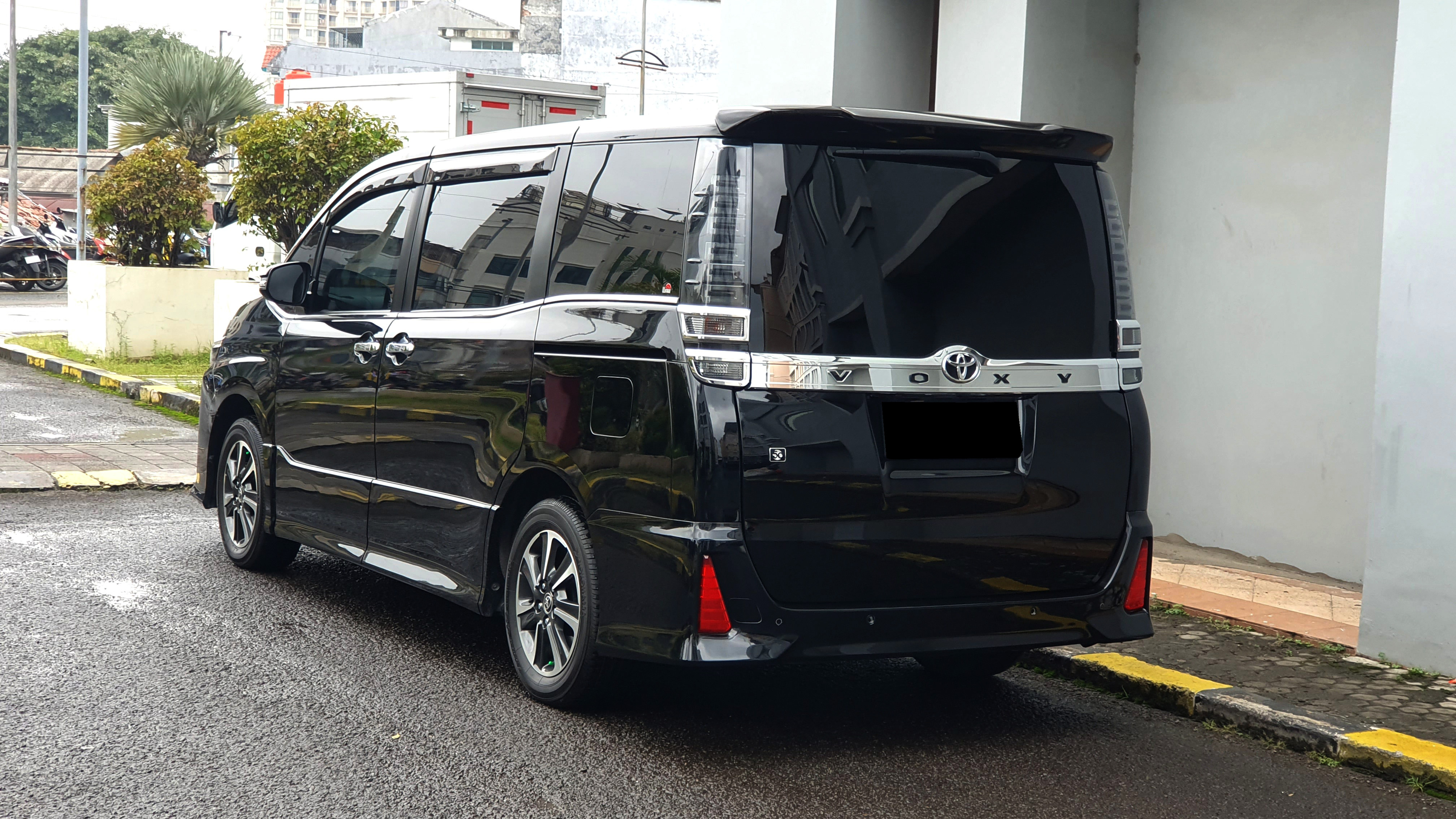 Toyota VOXY 2.0 - Foto 2