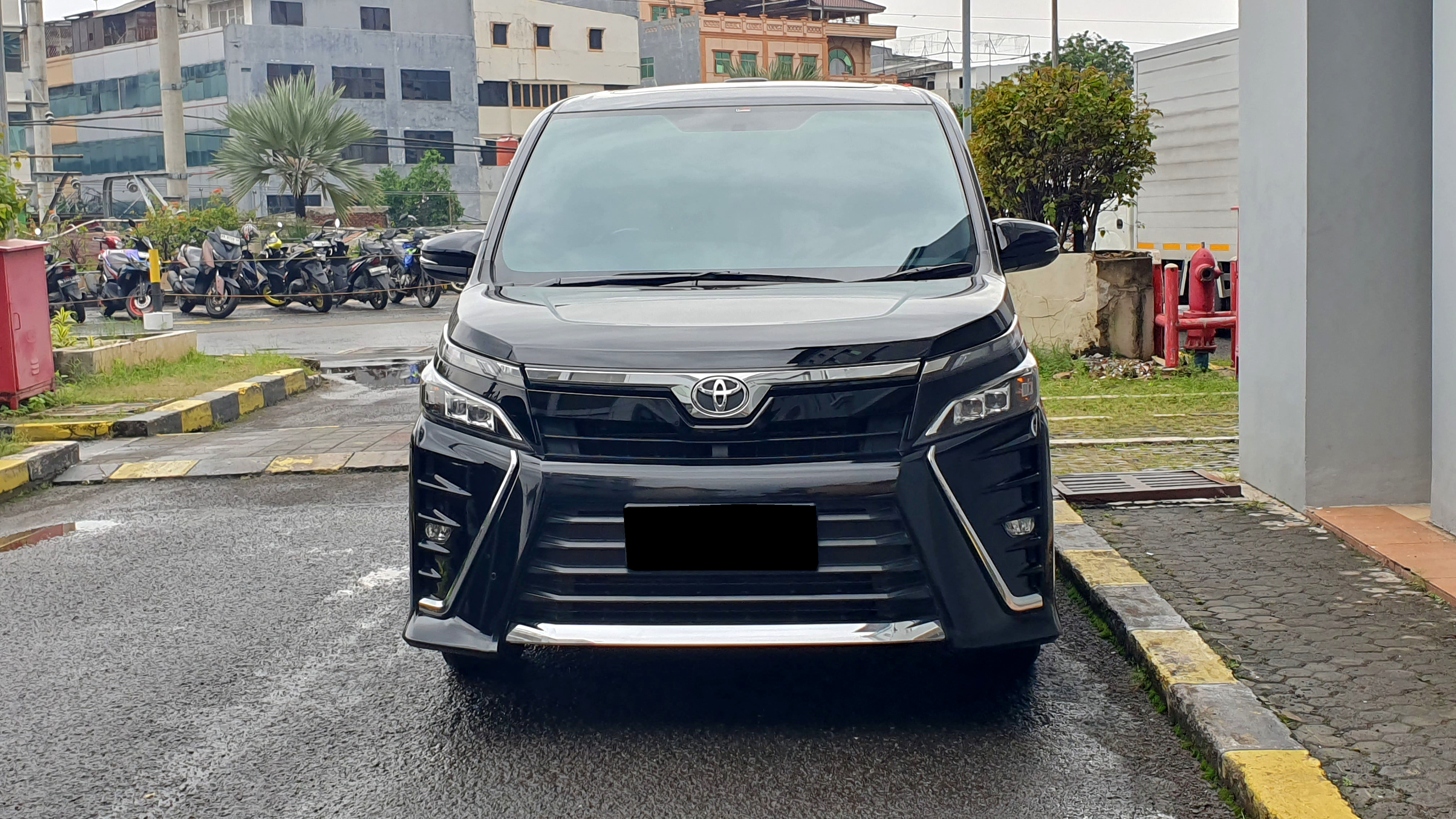 Toyota VOXY 2.0