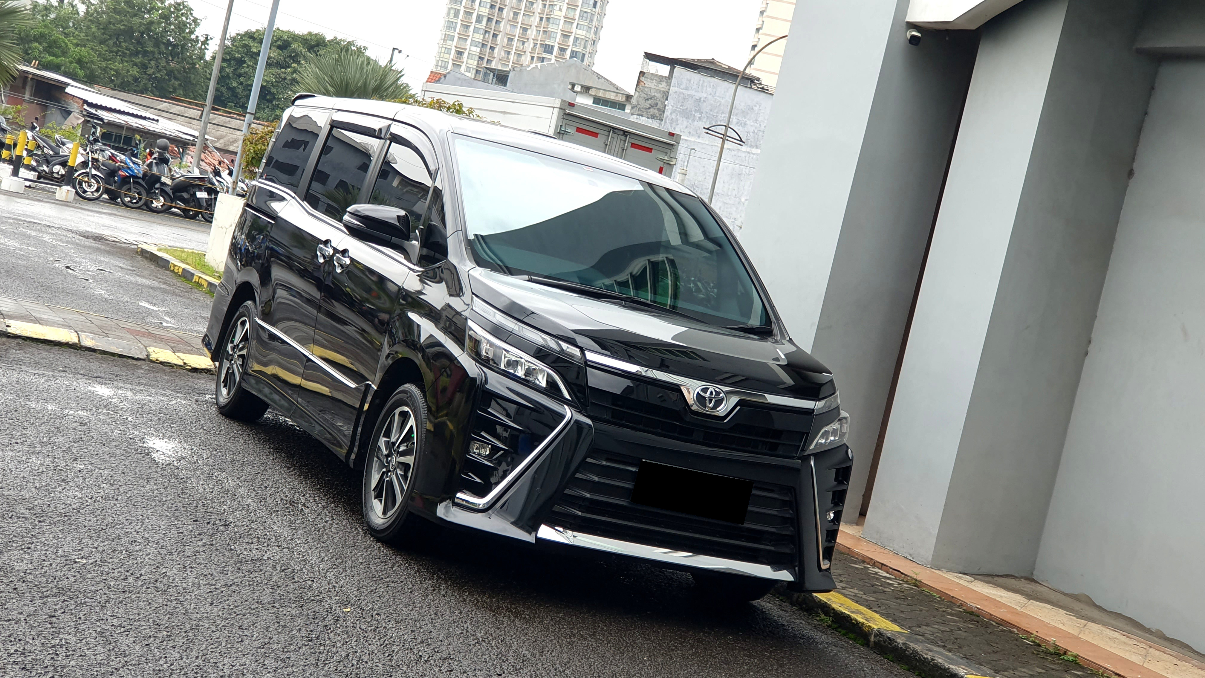 Toyota VOXY 2.0 - Foto 3