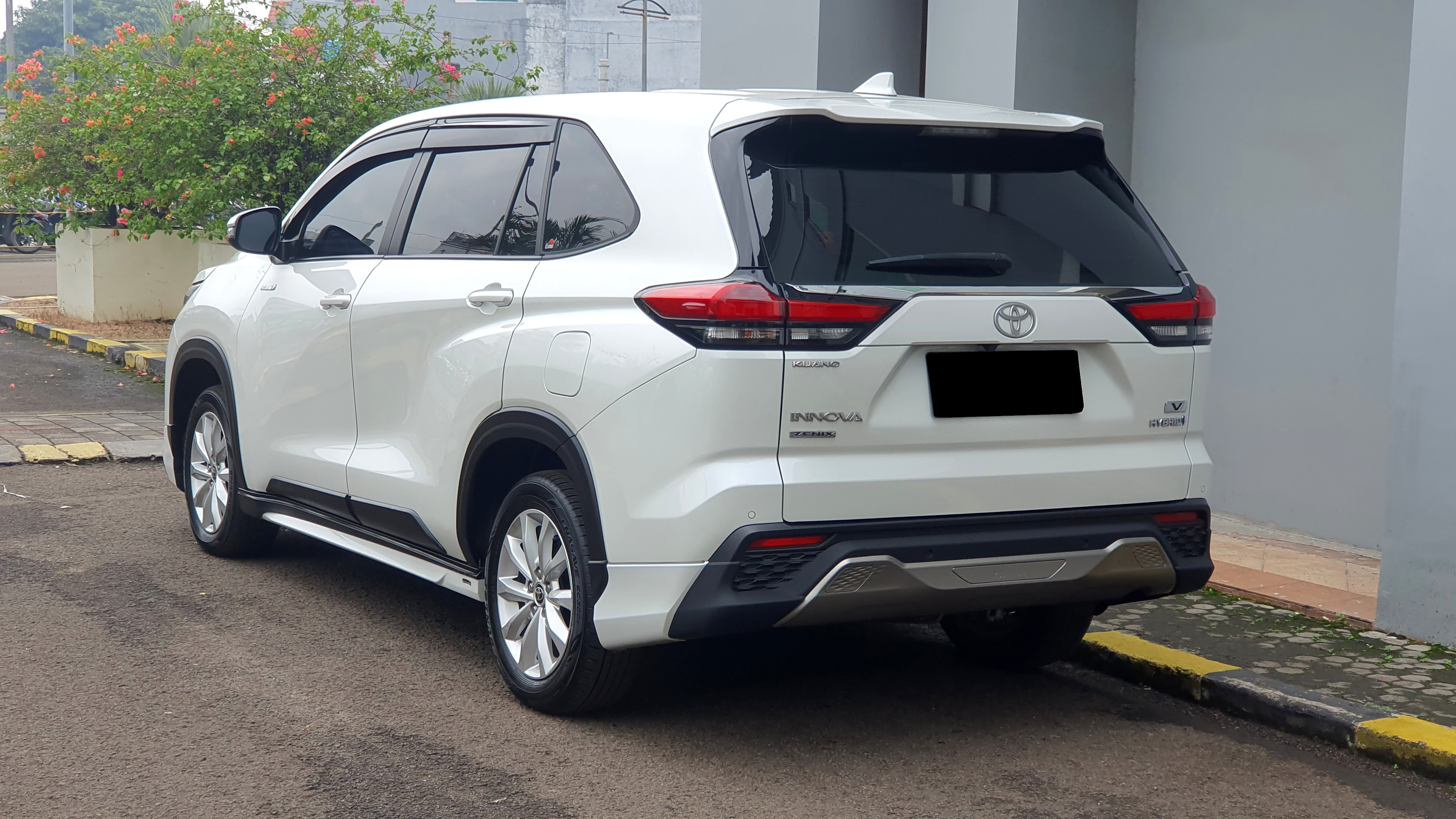 Toyota ZENIX V HYBRID 2.0 - Foto 2